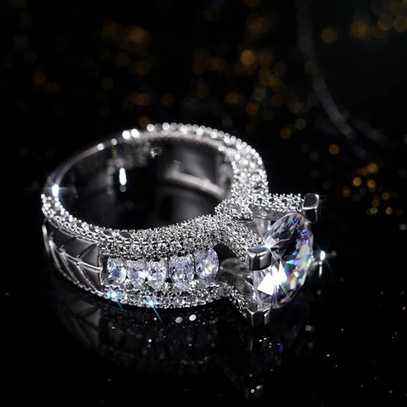 Silver Engagement Ring - Picture 2 of 8